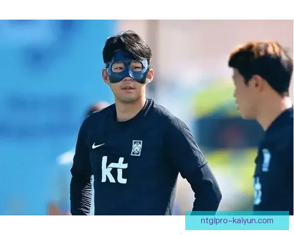 金玟哉国家队表现稳健，近期失误引发热议与讨论
